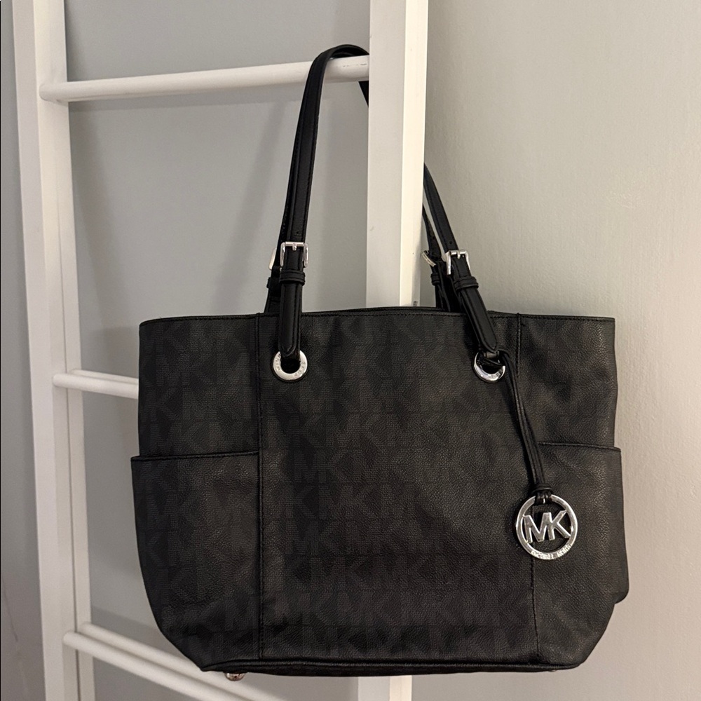 Michael Kors Jet Set Tote